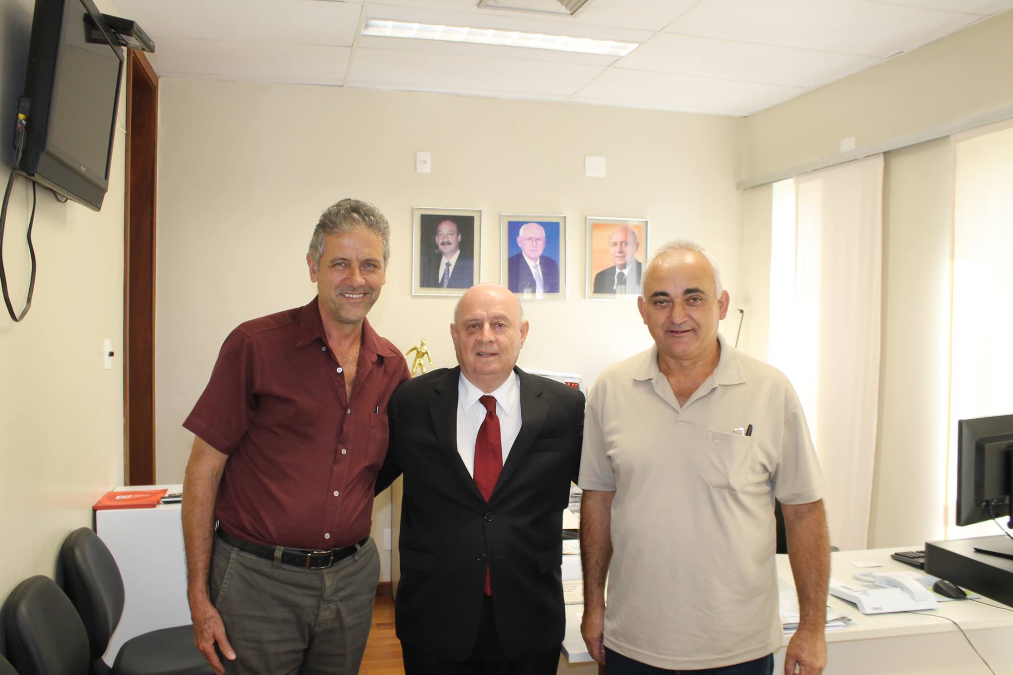 05.04.17 - Braulio Braz recebe vereadores de Espera Feliz.jpg (147 KB)