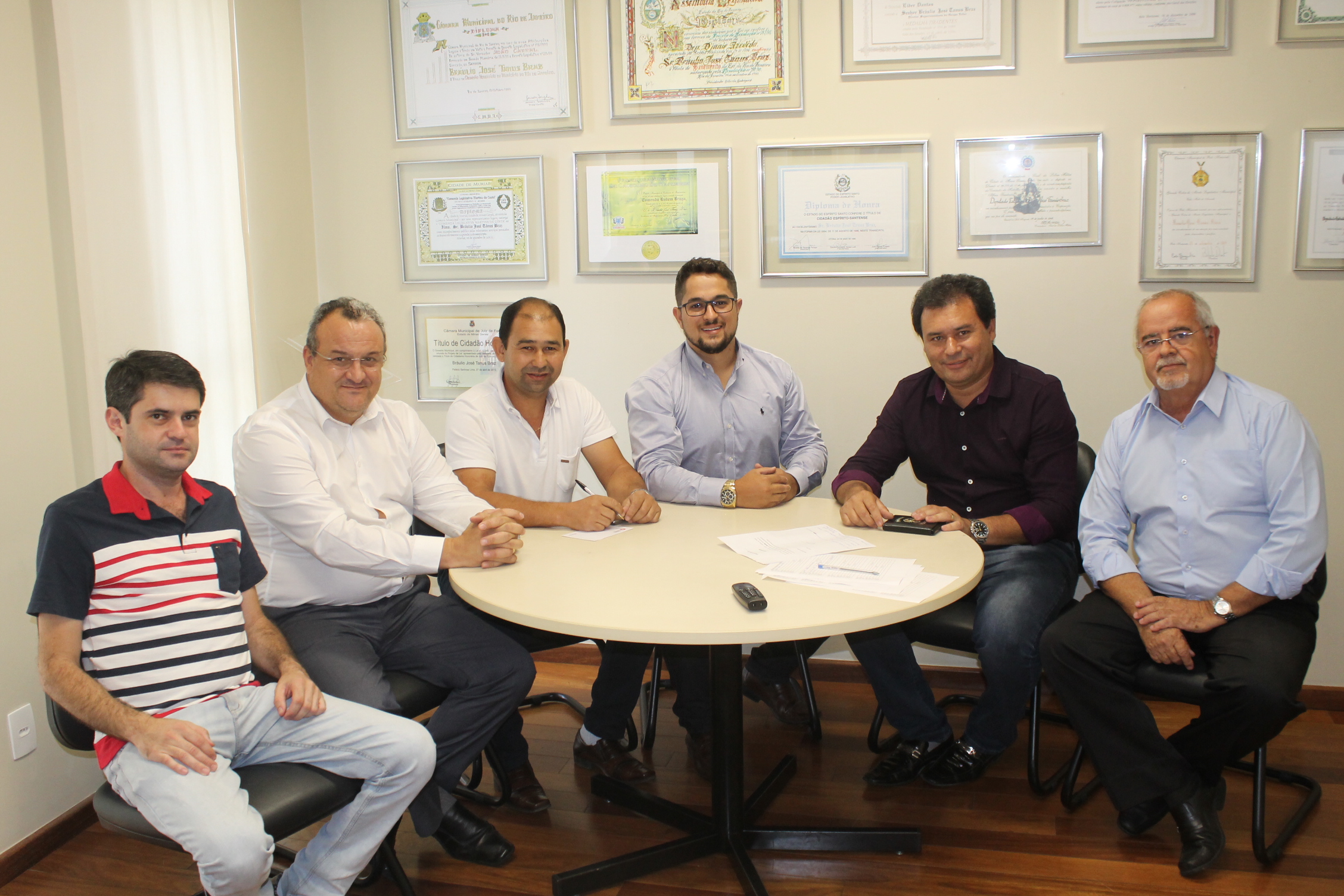 06.02.17 - Prefeitos das cidades de Divino e S&atilde;o Francisco do Gl&oacute;ria visitam gabinete de Braulio Braz (2).JPG (1.29 MB)