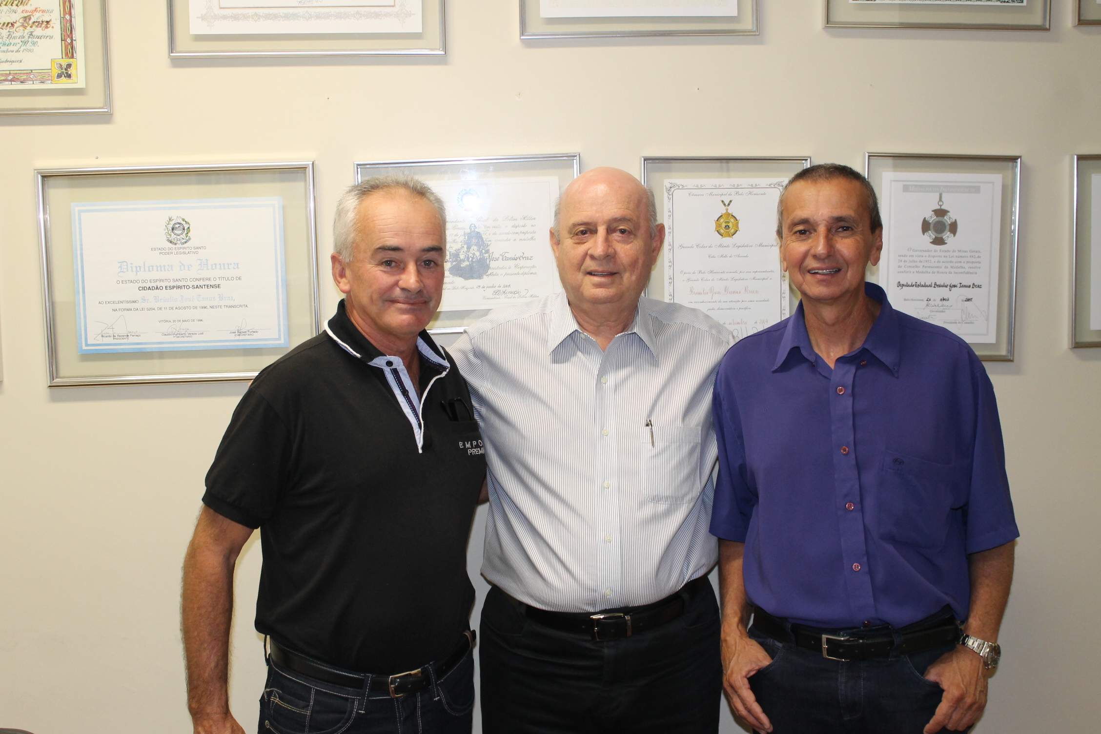 12.05.17 - Braulio Braz recebe visita de vereadores de Madre de Deus de Minas (1).JPG (1.25 MB)