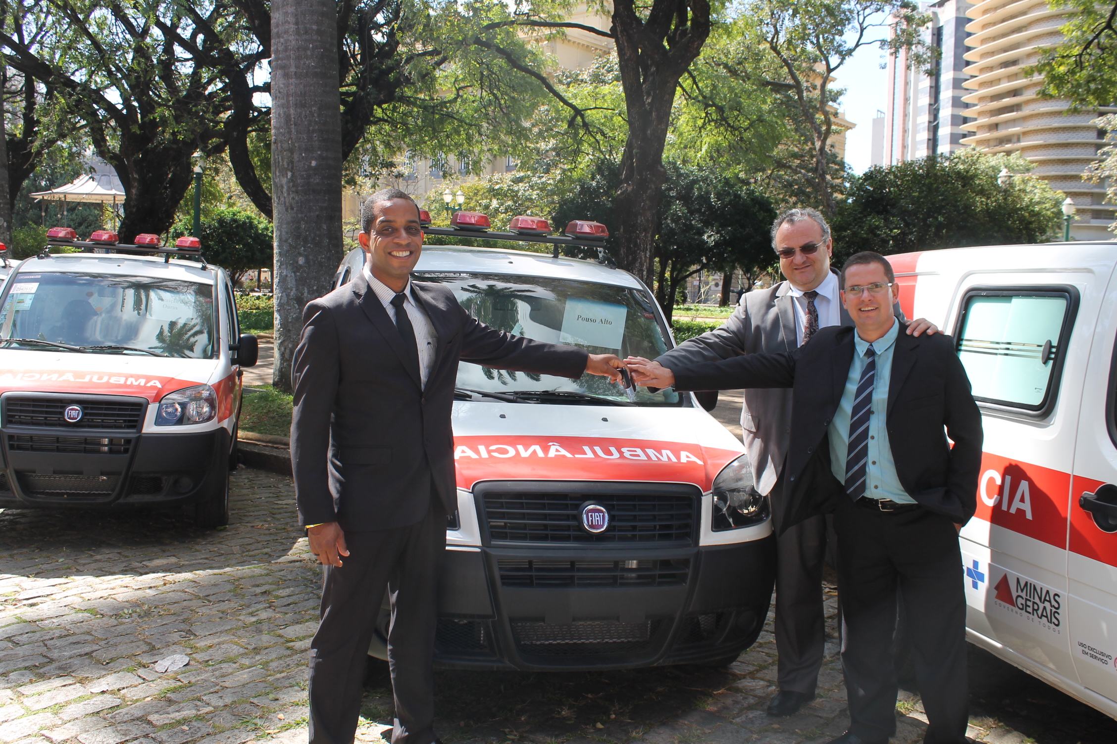 12.05.17 - Pouso Alto recebe ambul&acirc;ncia por interm&eacute;dio do deputado Braulio Braz (4).JPG (1.97 MB)