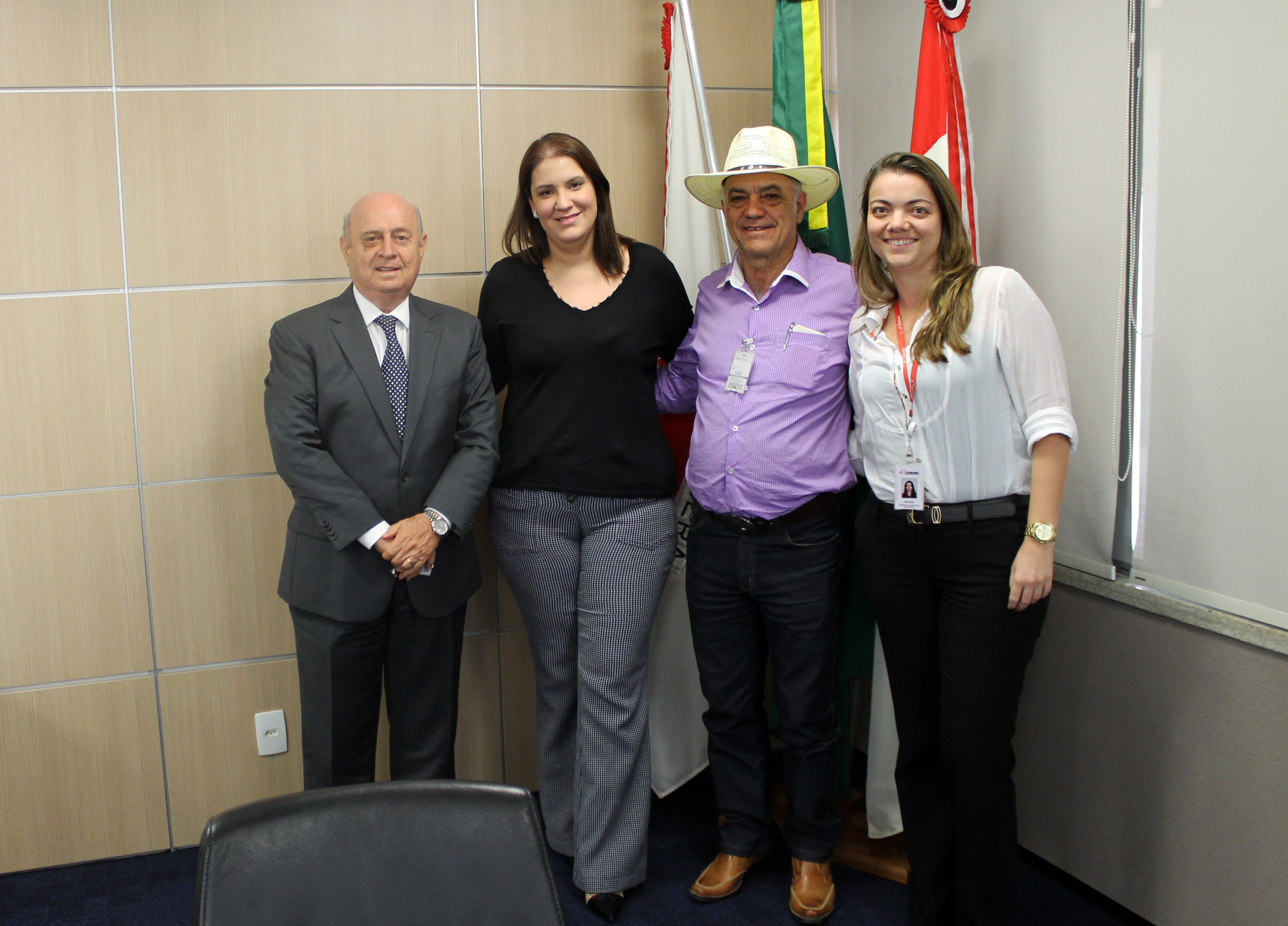 15.02.17 - Braulio Braz e prefeito de Mantena participam de reuni&atilde;o na CODEMIG (2).JPG (594 KB)