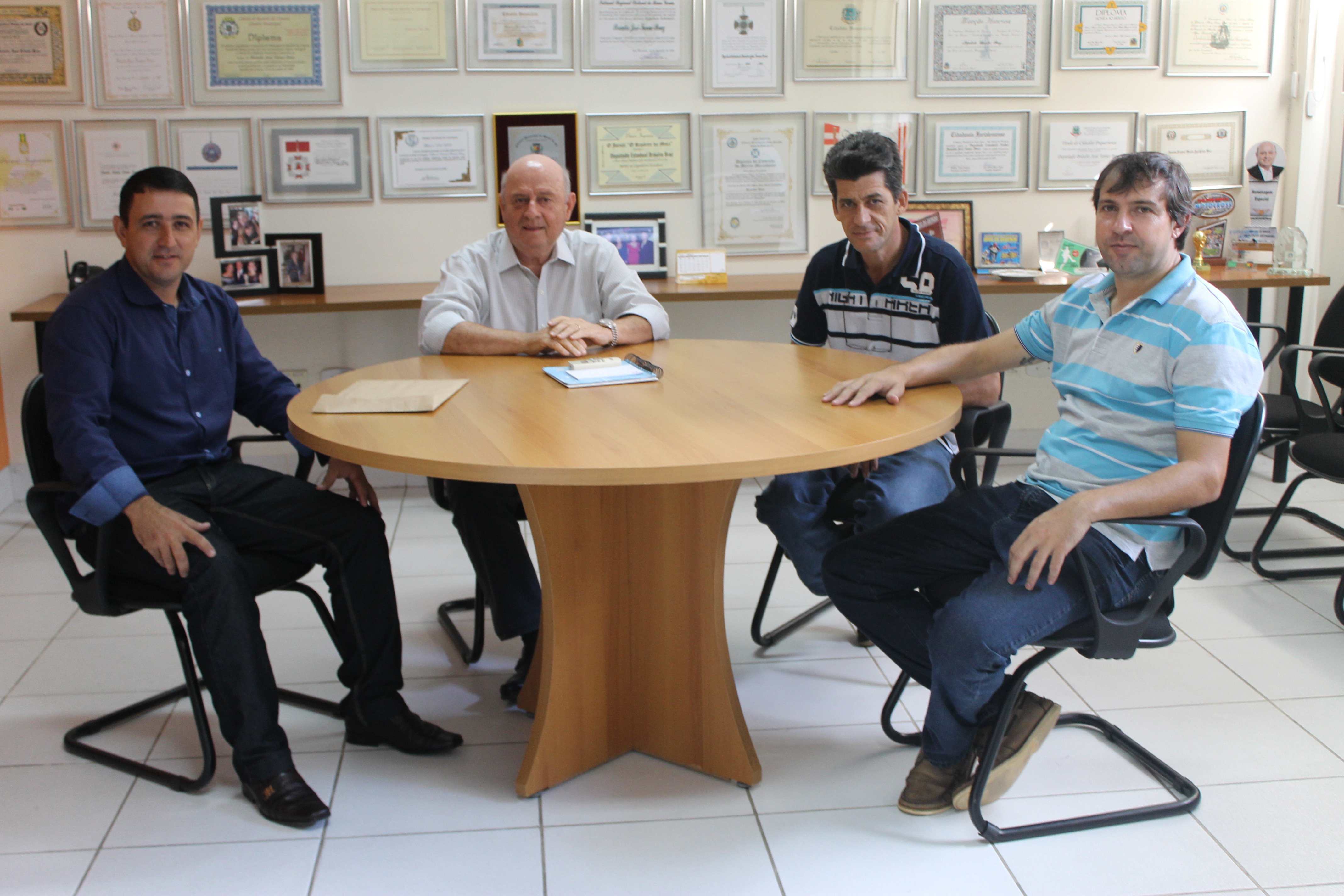 16.06.17 - Braulio Braz recebe lideran&ccedil;as de Eugen&oacute;polis - C&oacute;pia.JPG (1.79 MB)