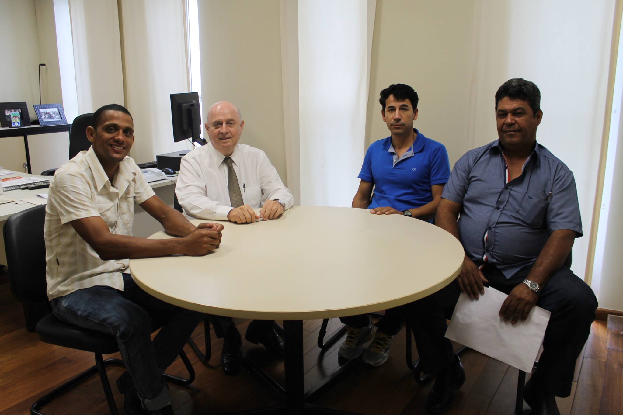 19.04.17 - Braulio Braz recepciona vereadores de Serrania.jpg (164 KB)