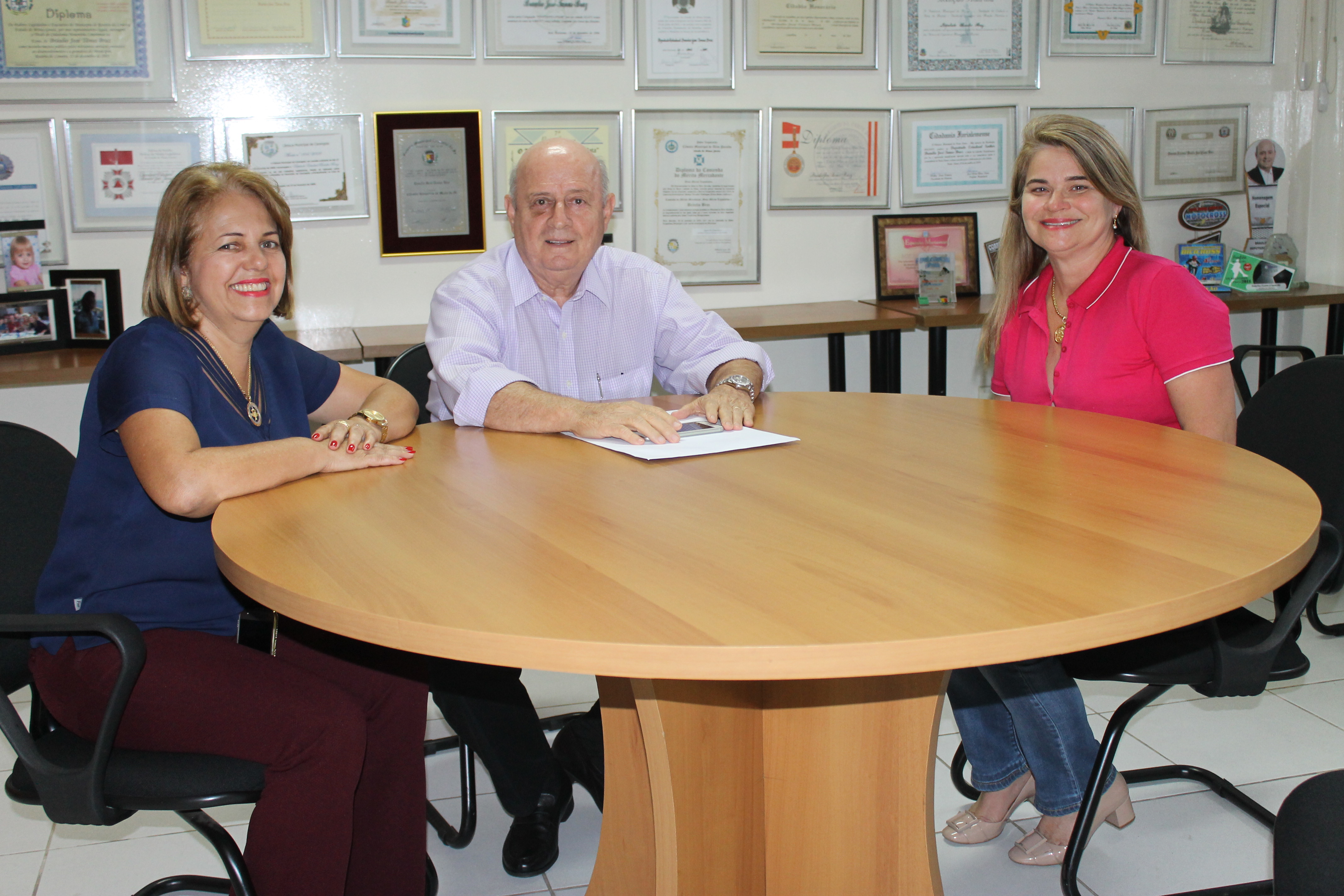 20.03.17 - Ex-prefeita de Manhumirim reitera alian&ccedil;a com Braulio Braz.JPG (1.90 MB)