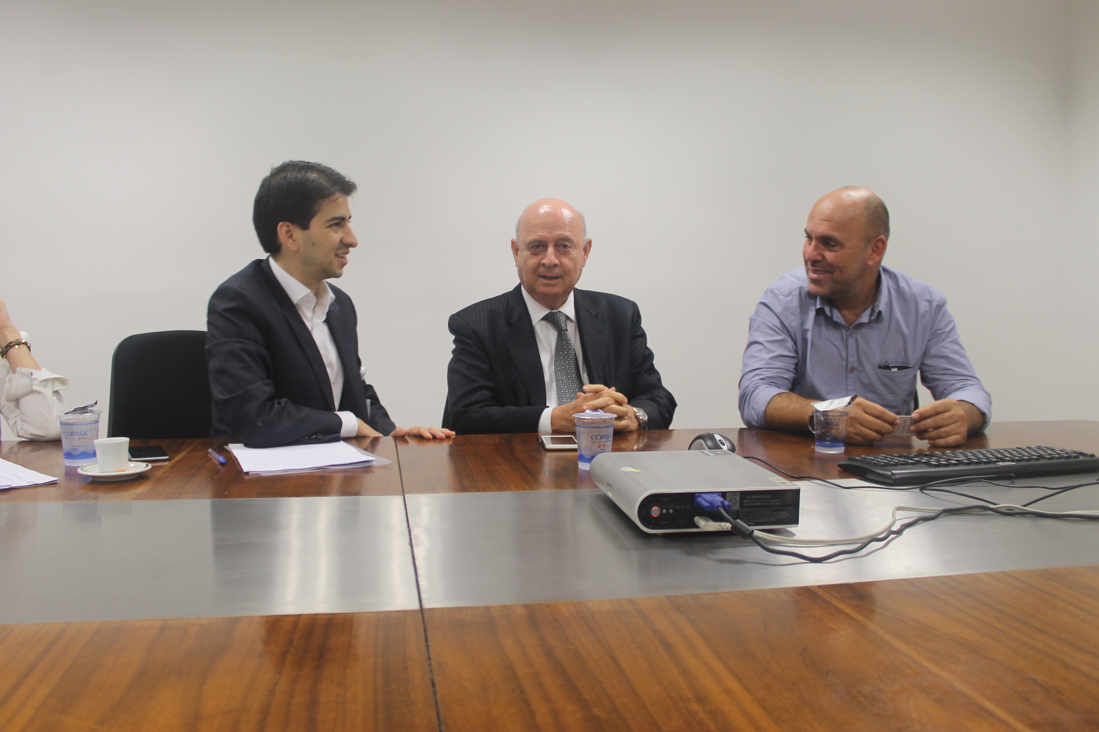23.05.17 - Deputado Braulio Braz e prefeito de Goian&aacute; participam de reuni&atilde;o na Copasa (1).JPG (990 KB)