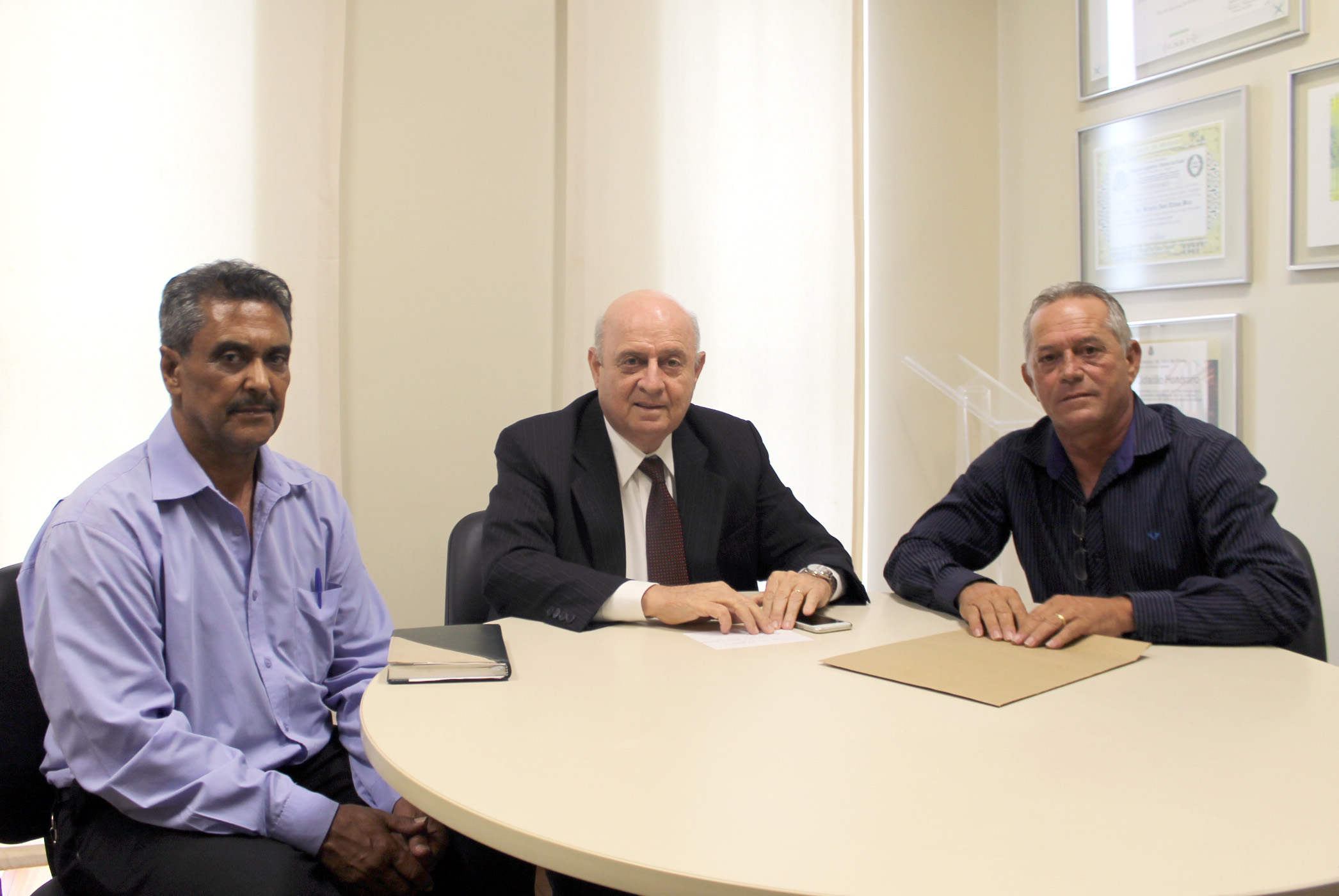 28.03.17 - Vereadores de Pitangui firmam parceria com Braulio Braz.JPG (426 KB)