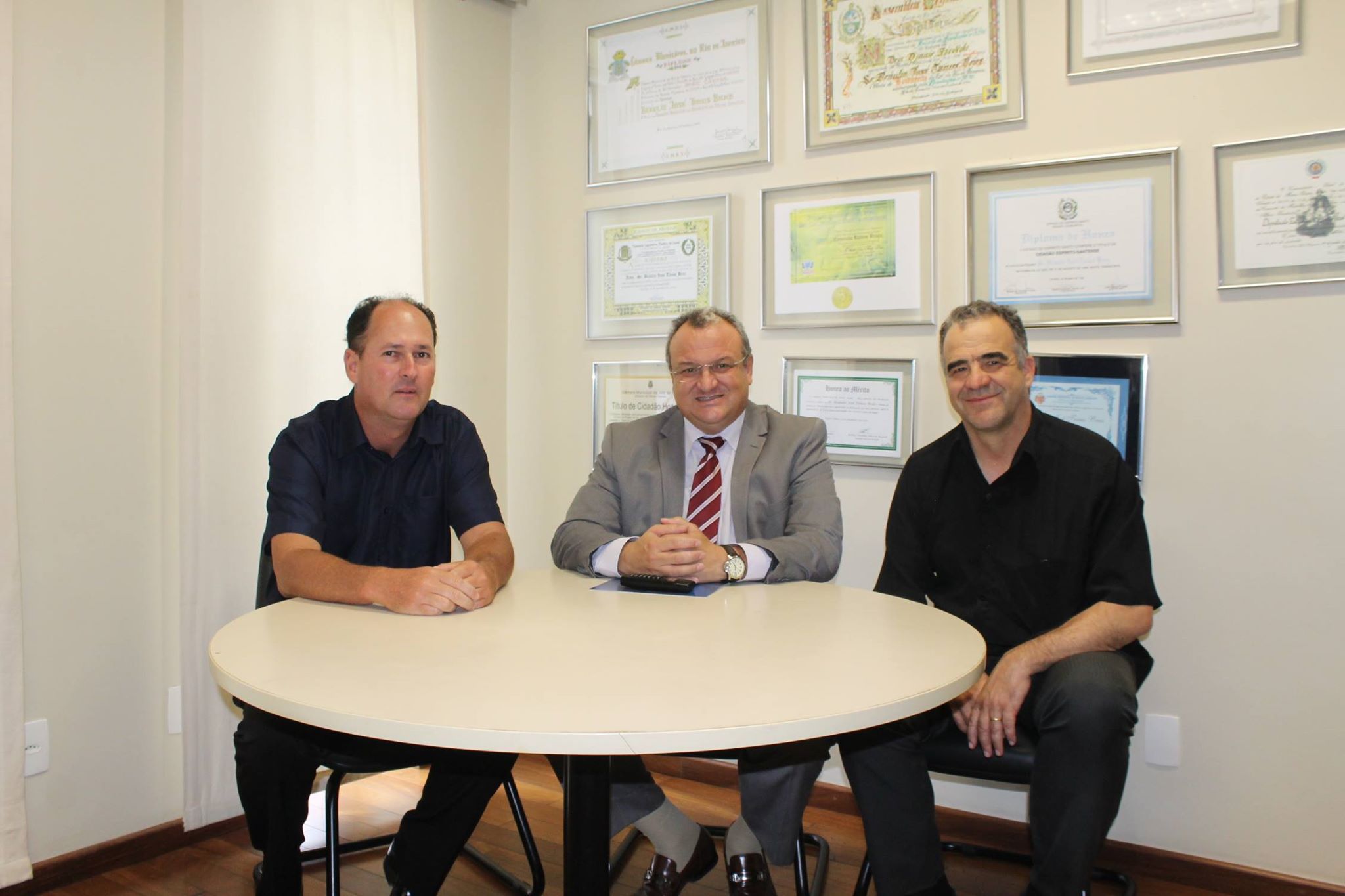 Prefeito e vice de Cristiano Otoni visitam gabinete de Braulio Braz