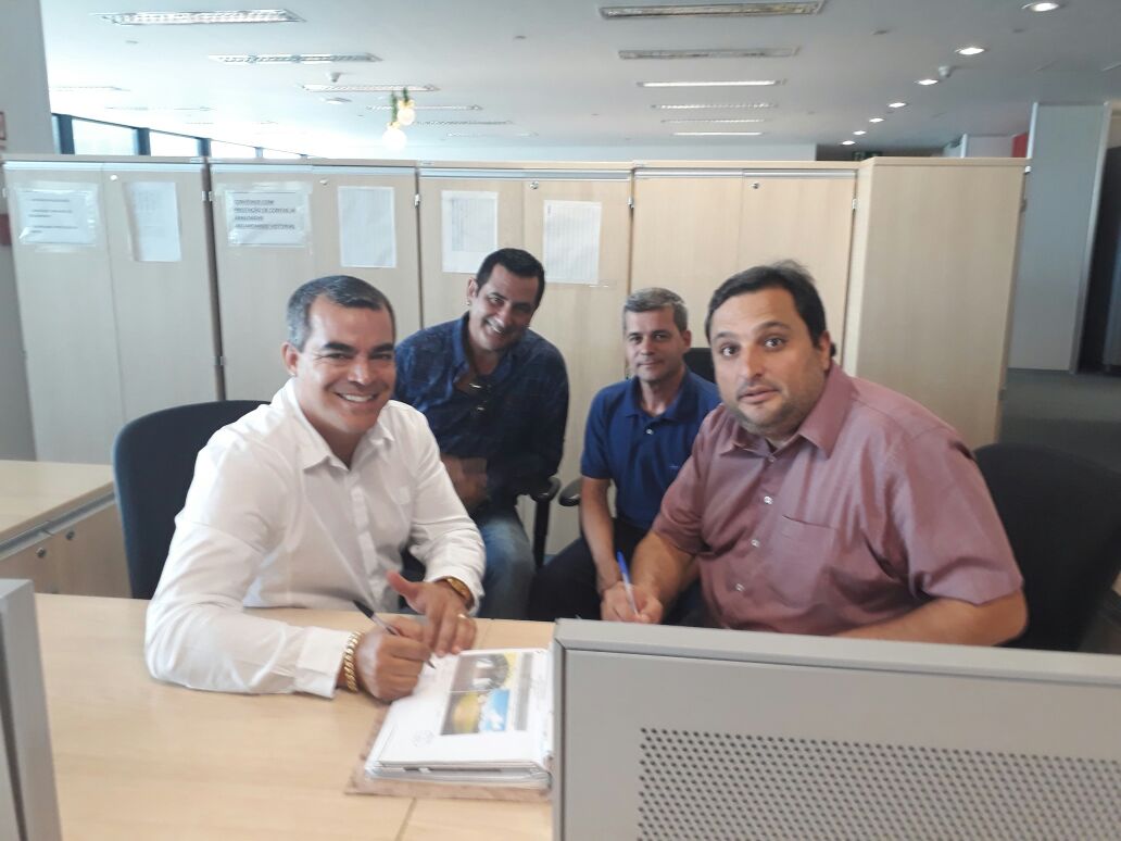 Braulio Braz assina conv&ecirc;nio para a reforma do est&aacute;dio municipal de Ant&ocirc;nio Prado de Minas