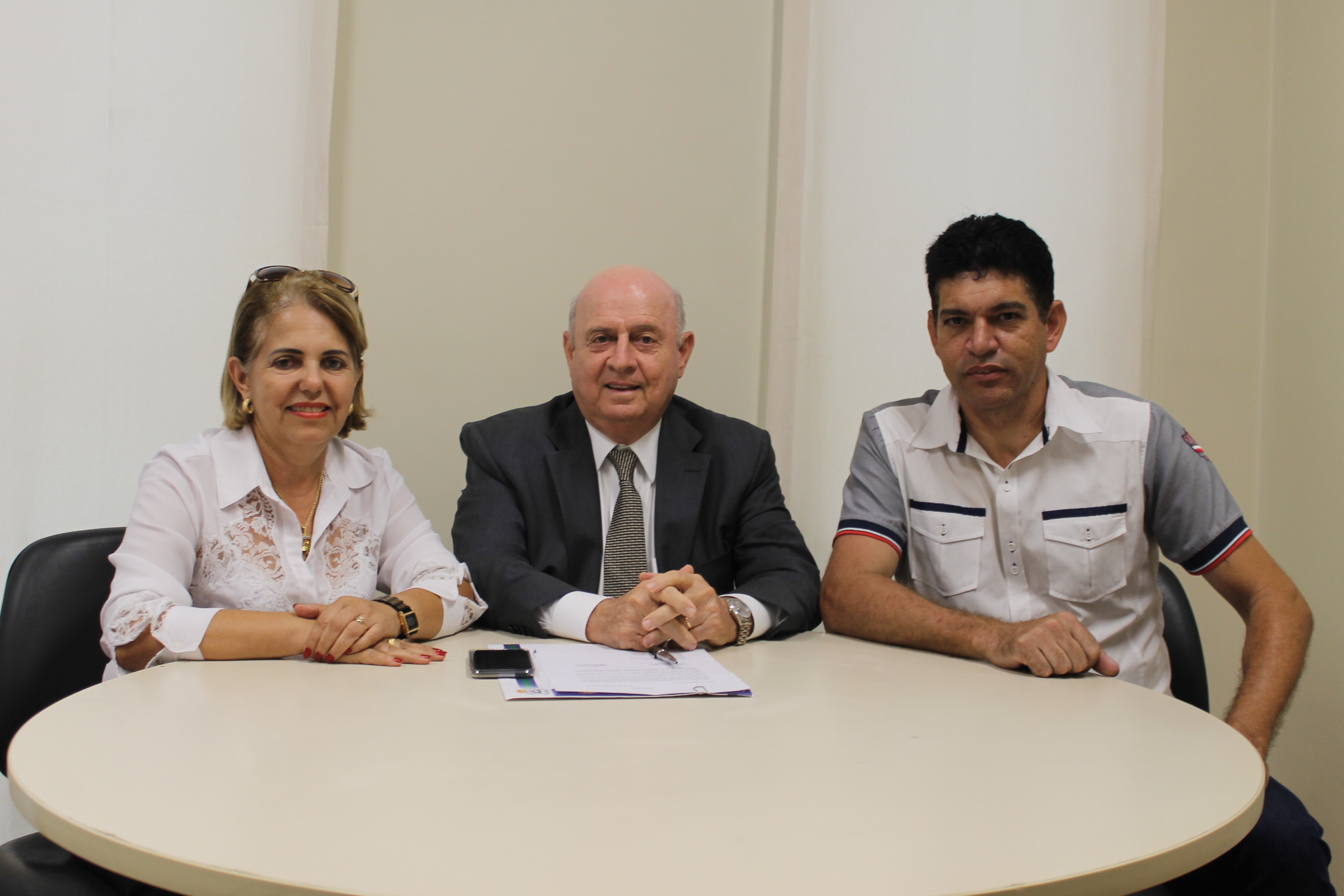 Braulio Braz recebe visita de cortesia de lideran&ccedil;as de Manhumirim