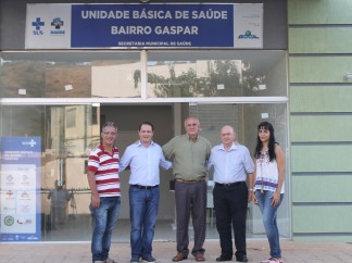 Braulio Braz e Renzo Braz em visitam na nova UBS do bairro Gaspar, em Muriaé